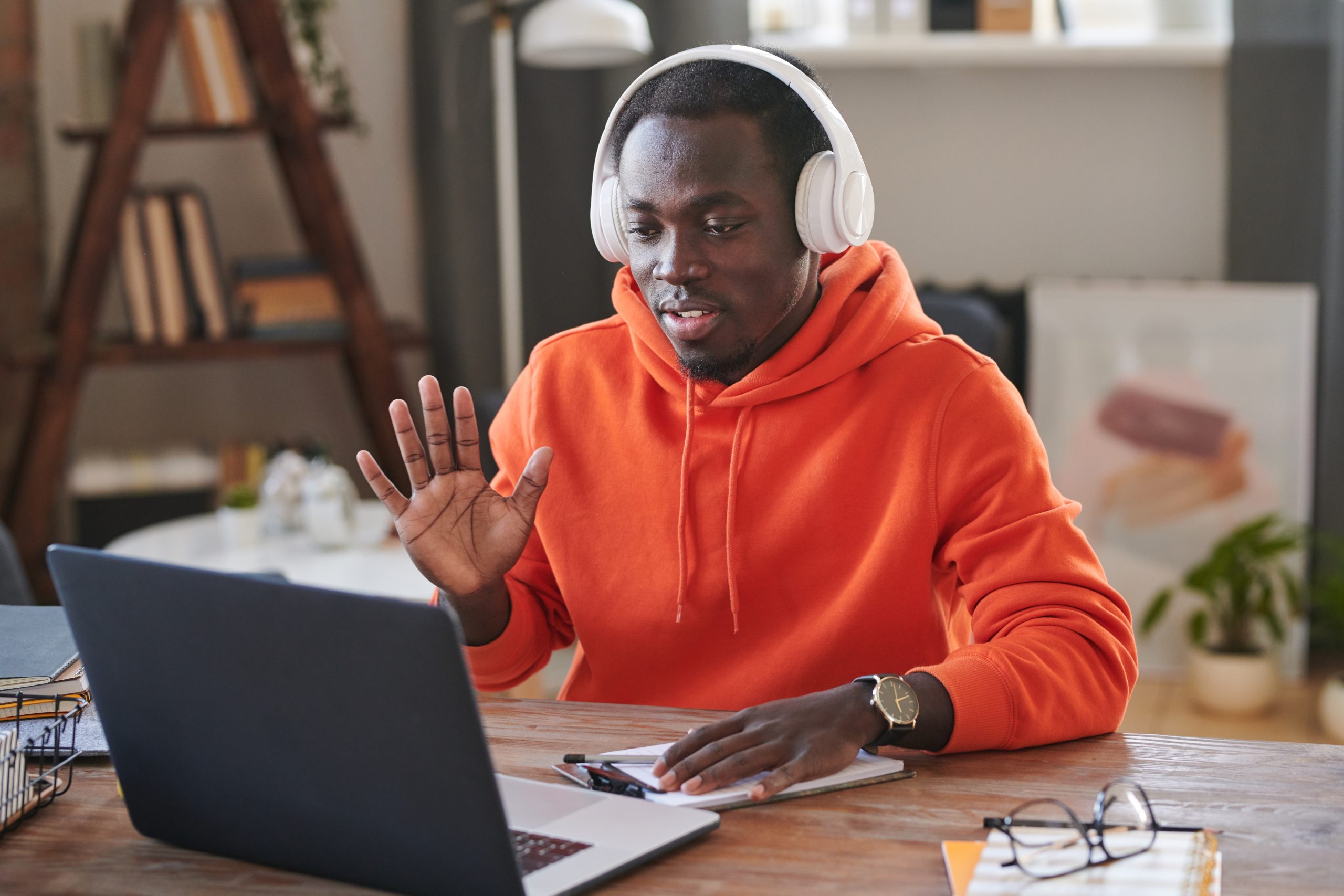 Student Greeting Teacher Online